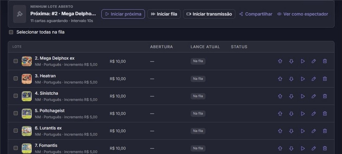 Mesa de controle de um leilão ao vivo: próxima carta na fila, botões Iniciar próxima, Iniciar fila e Iniciar transmissão, e a lista de lotes com preço de abertura, lance atual e status